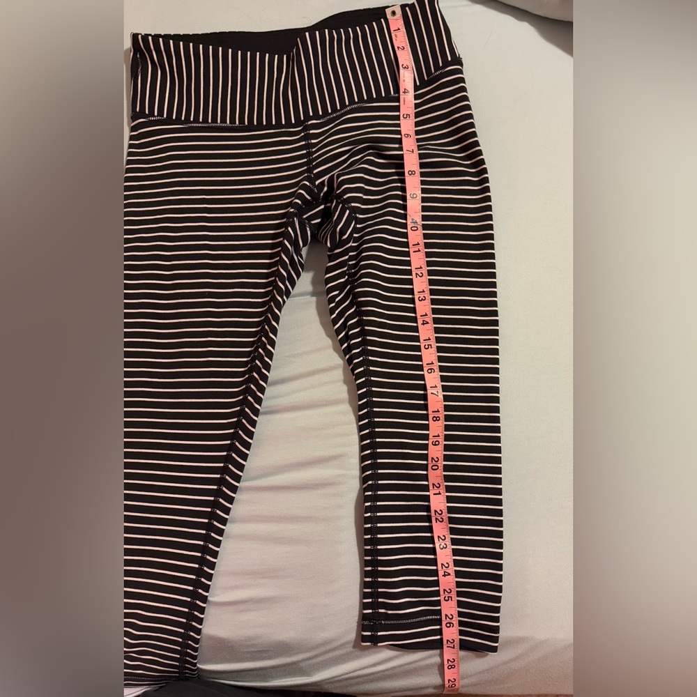 LULULEMON “Wunder Under Crop Leggings” stripes black and white Workout - Picture 5 of 8